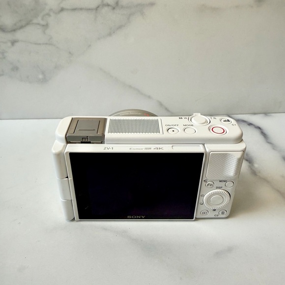Sony ZV-1 4K Vlogging Camera White Flip Screen Zeiss Lens w/ Box Windscreen - Picture 6 of 8